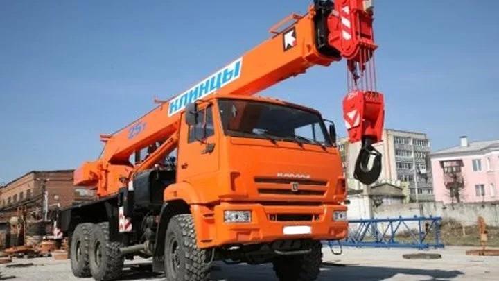 Фото Автокрана 25 тонн на гидротехнических сооружениях